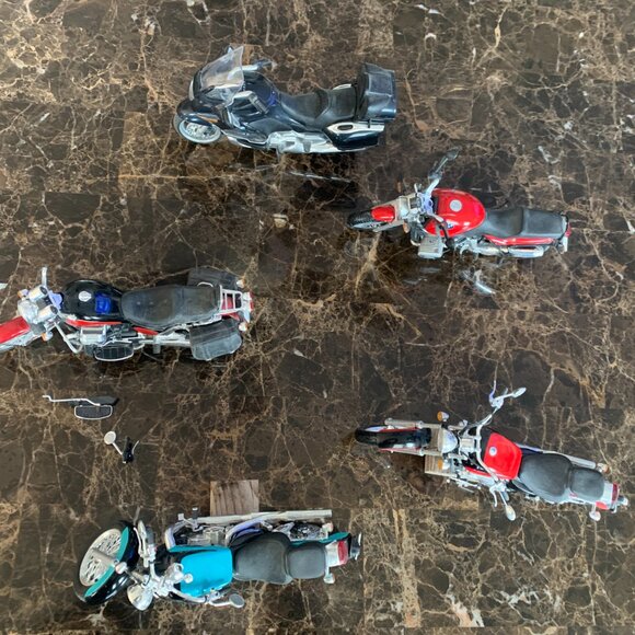 5 lot collectible die cast motorcycle models, Harley, BMW, Honda, Motto Guzzi - Picture 2 of 16